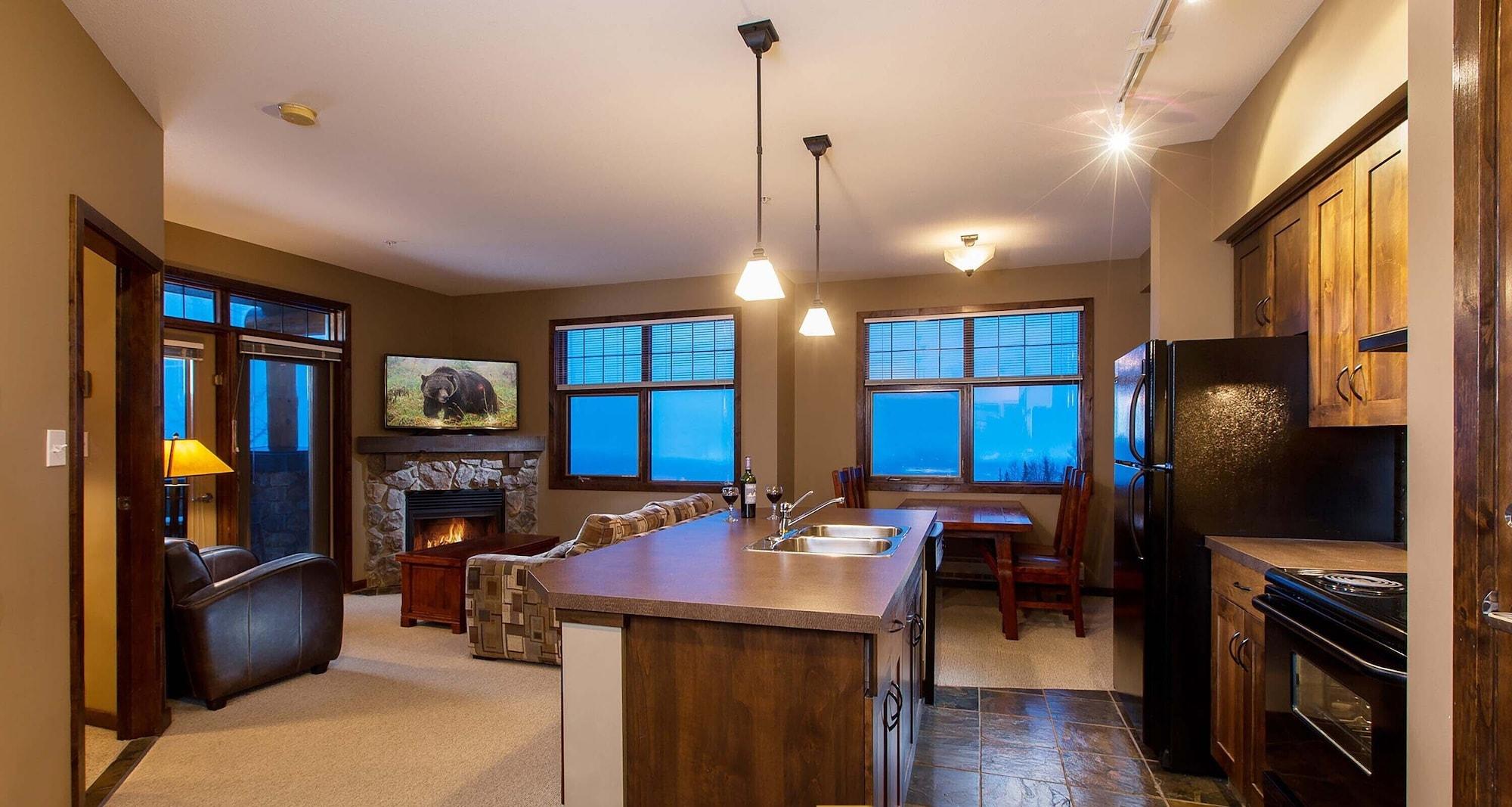 Glacier Mountaineer Lodge غولدن المظهر الخارجي الصورة