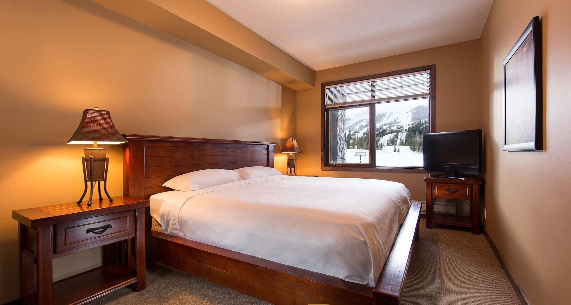Glacier Mountaineer Lodge غولدن المظهر الخارجي الصورة