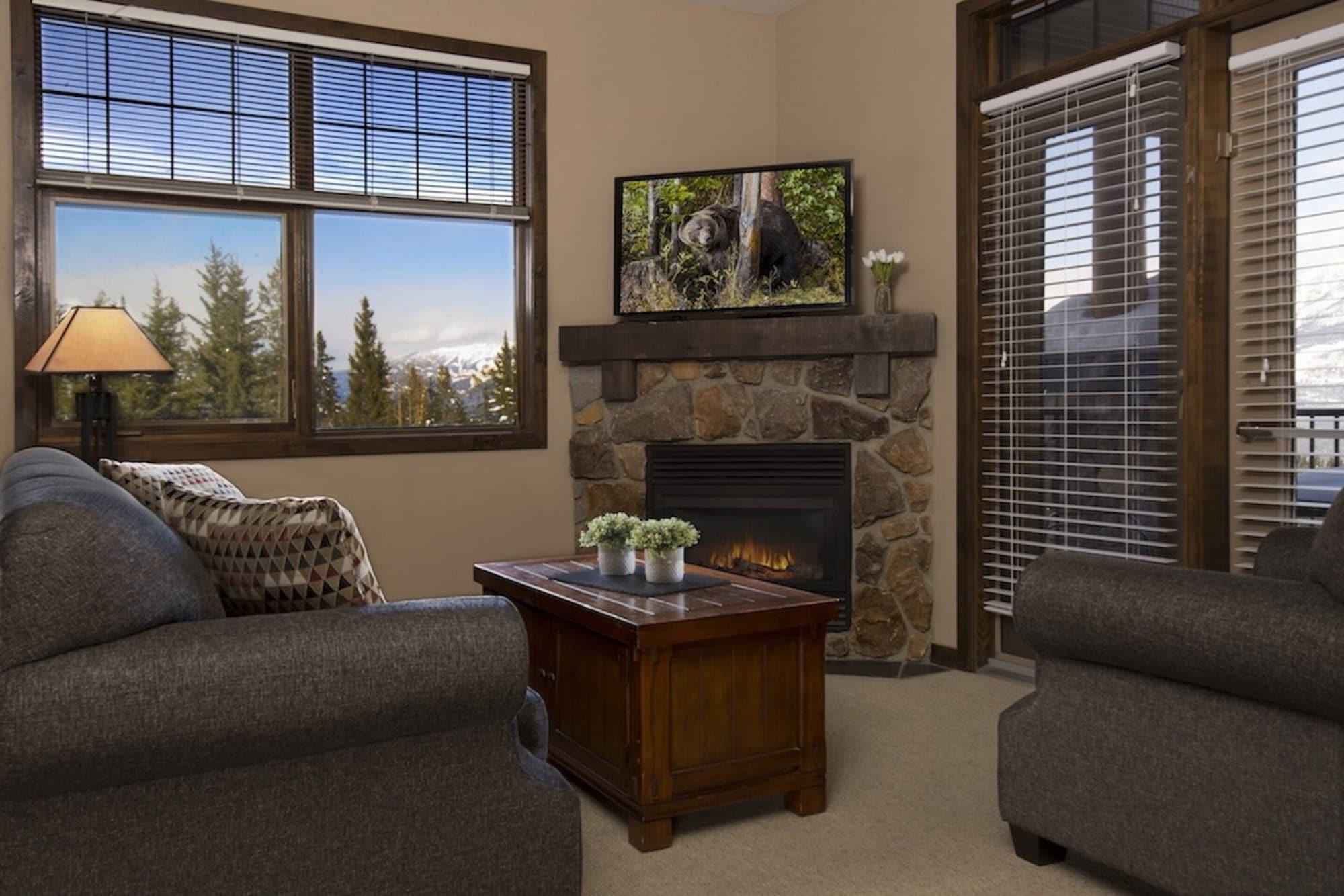 Glacier Mountaineer Lodge غولدن المظهر الخارجي الصورة