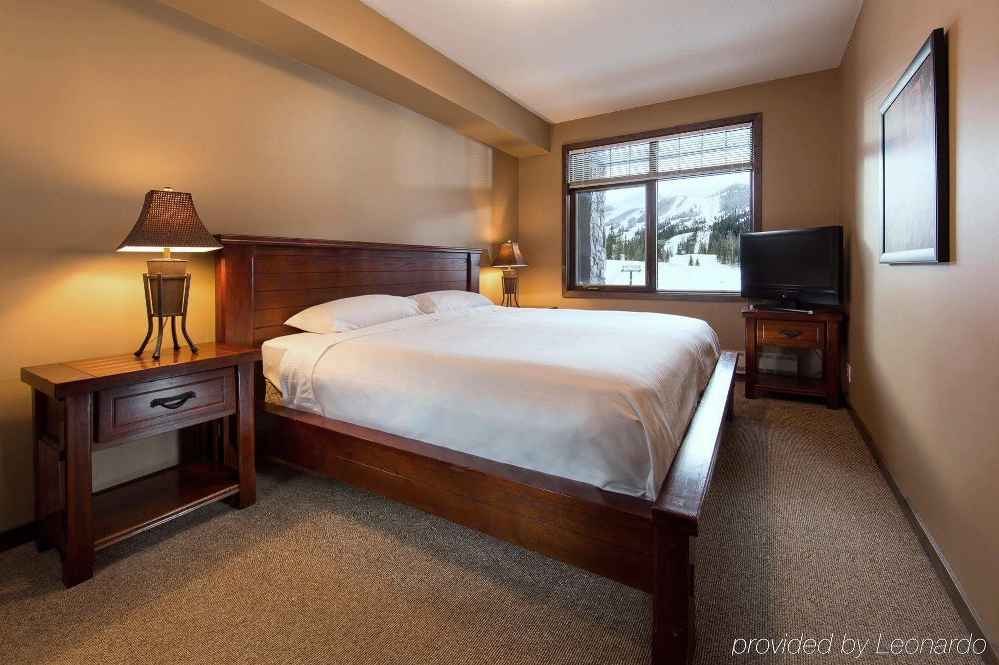 Glacier Mountaineer Lodge غولدن المظهر الخارجي الصورة